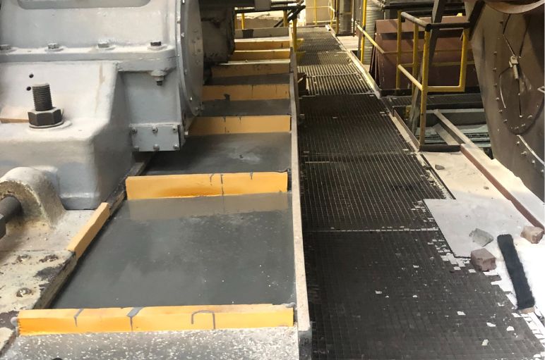 Zemin plakası ahşap kirişlerle hazırlanıyor