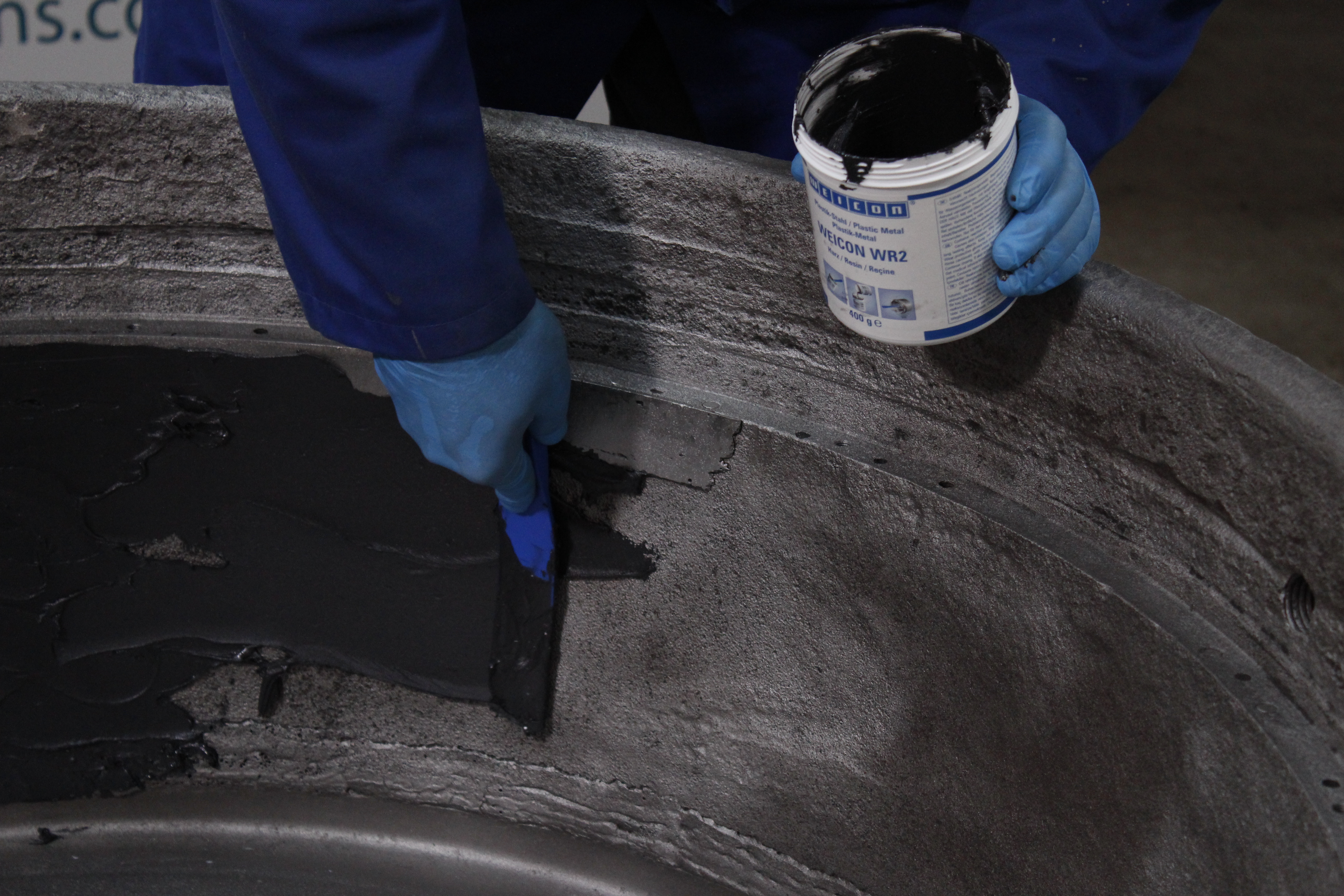 WEICON WR2 | mineral-filled epoxy resin system for repairs and gap compensation