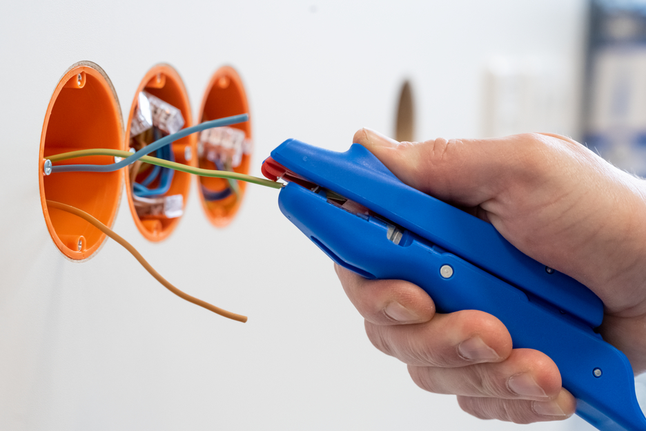 Mini-Duo No. 150 | Tüm yaygın tek damarlı ve çok damarlı iletkenler için I Çalışma aralığı 0,5 – 6,0 mm² I Otomatik sıyırma aleti