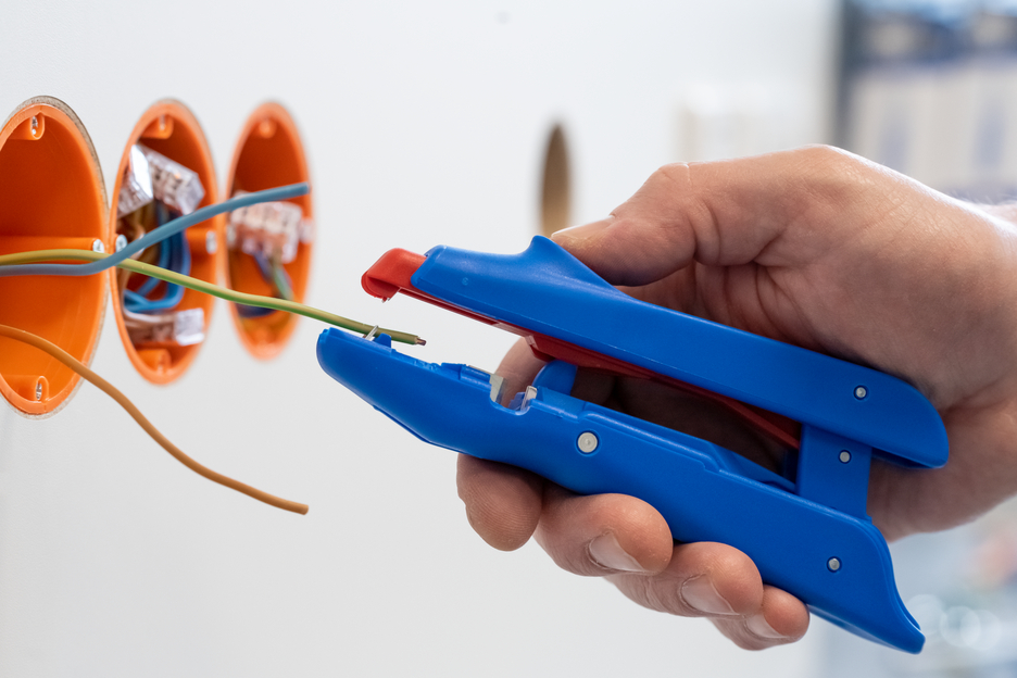 Mini-Duo No. 150 | Tüm yaygın tek damarlı ve çok damarlı iletkenler için I Çalışma aralığı 0,5 – 6,0 mm² I Otomatik sıyırma aleti