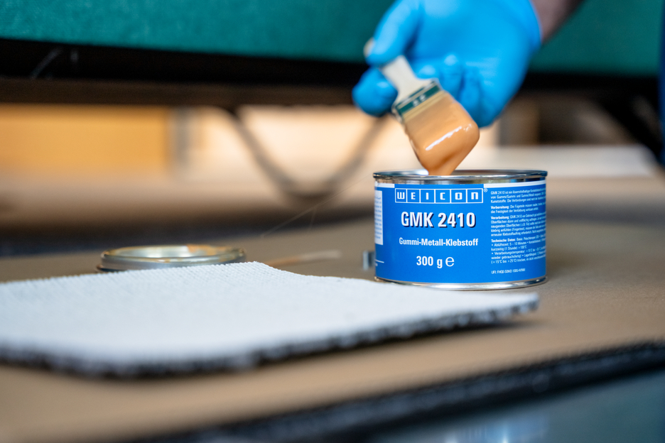 GMK 2410 Kontakt Yapıştırıcı | Yüksek mukavemetli ve hızlı kürlenen 1 komponentli kauçuk-metal yapıştırıcı