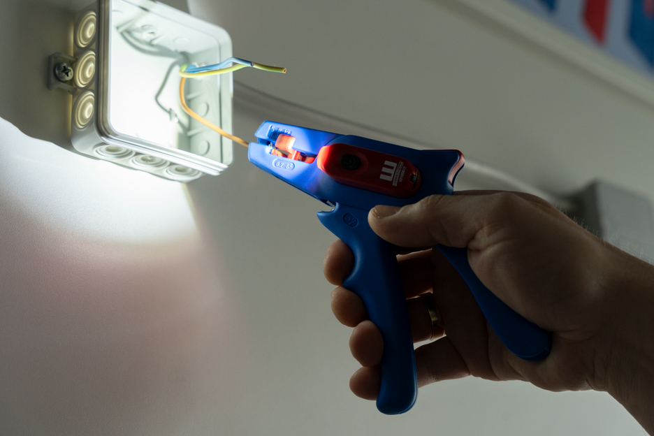 LED Lamba | Üç parlaklık ayarı, karanlık ortamlarda mükemmel görünürlük ve güvenli çalışma sağlar