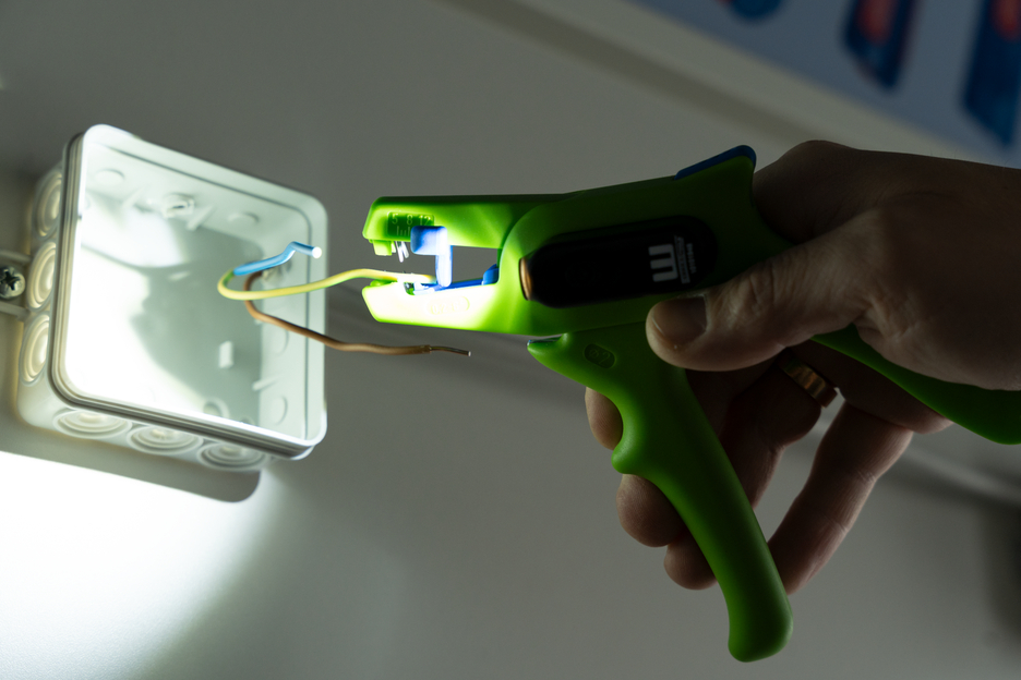 LED Lambalı Kablo Sıyırıcı No.5 Green Line Seti | Kablo sıyırıcı ve LED lamba içeren 2 parçalı set