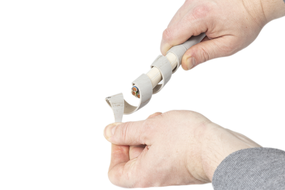 Kablo Soyucu No. 4 - 29 Spiral | 4,5 – 29 mm arasında yuvarlak, uzunlamasına ve spiral kesim I Kilitlenebilir kontrol düğmesi ile 0 - 3 mm arasında kolayca ayarlanabilen bıçak derinliği