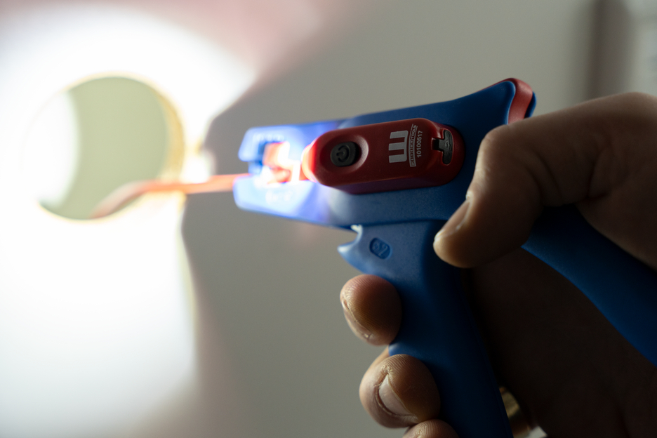 LED Lamba | Üç parlaklık ayarı, karanlık ortamlarda mükemmel görünürlük ve güvenli çalışma sağlar