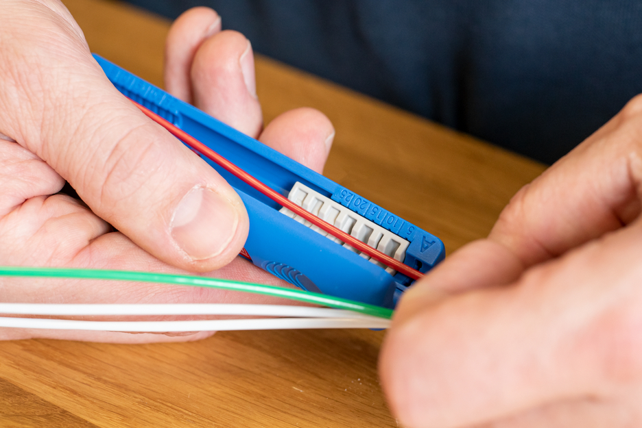 LWL Fiber Tüp No. 2 | Fiber optik kablolardaki özel tampon tüplerini sıyırmak için alet