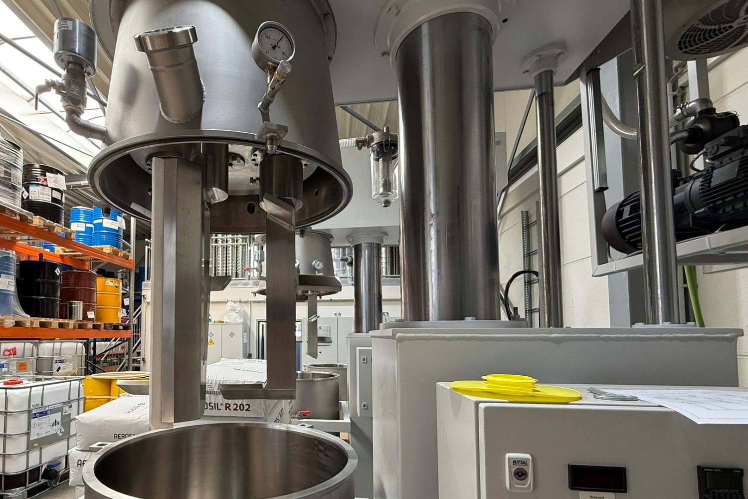 Bir odadaki büyük makineler