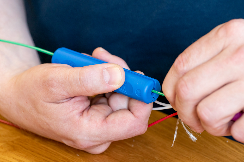 LWL Fiber Tüp No. 2 | Fiber optik kablolardaki özel tampon tüplerini sıyırmak için alet