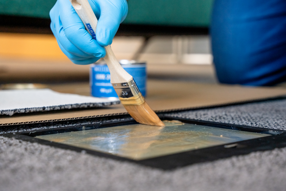 GMK 2410 | high-strength and fast-curing 1C rubber-metal adhesive