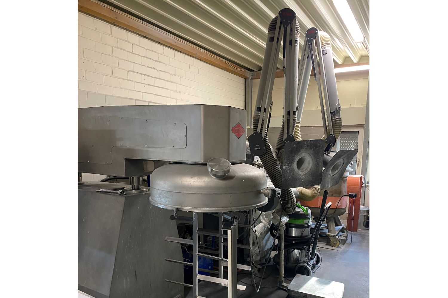 Bir odadaki büyük makine