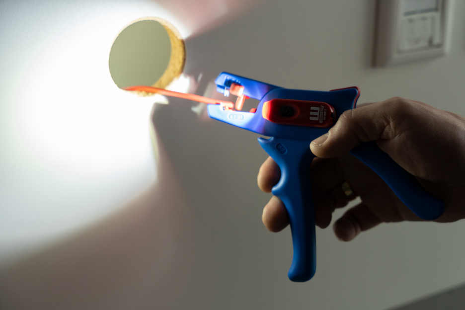 LED Lamba | Üç parlaklık ayarı, karanlık ortamlarda mükemmel görünürlük ve güvenli çalışma sağlar