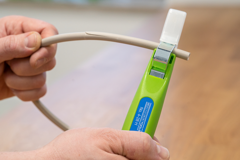 Kablo Soyucu No. 4-28 H Green Line | Sürdürülebilir kablo sıyırma aleti I kanca bıçak ve koruyucu kapak I çalışma aralığı 4 - 28 mm Ø