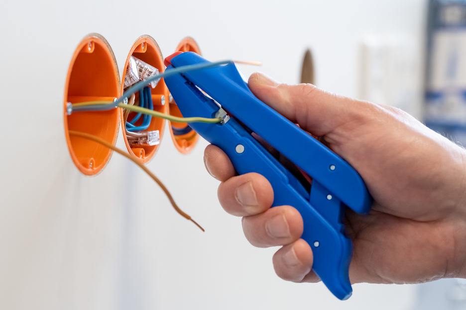 Mini-Duo No. 150 | Tüm yaygın tek damarlı ve çok damarlı iletkenler için I Çalışma aralığı 0,5 – 6,0 mm² I Otomatik sıyırma aleti